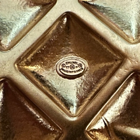 CHANEL coco crush quilted gold cuff bracelet - Picture 5 of 6